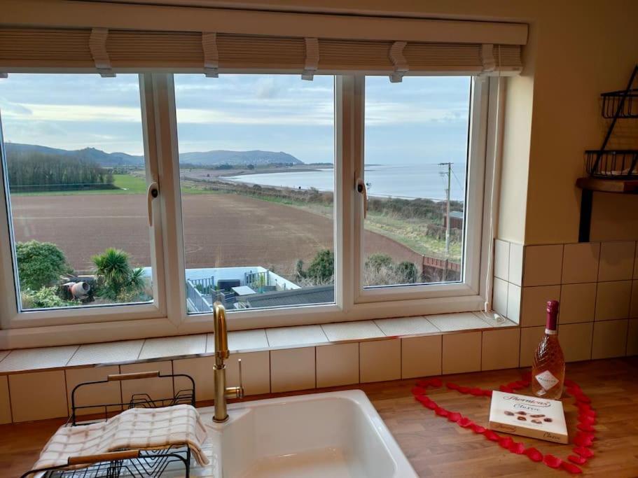 Blue Anchor House - Seaview, Hot Tub Apartments Exterior photo